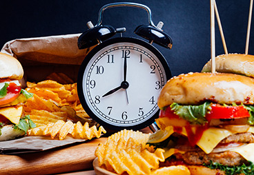Scientists explained why we tend to eat more at evening hours